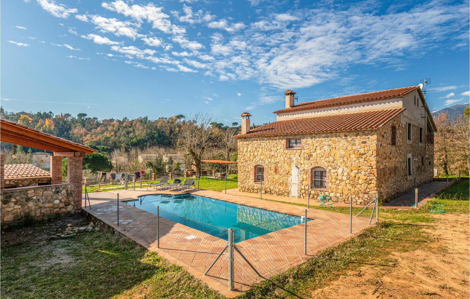 Awesome Home In Riells I Viabrea With Wifi Breda エクステリア 写真