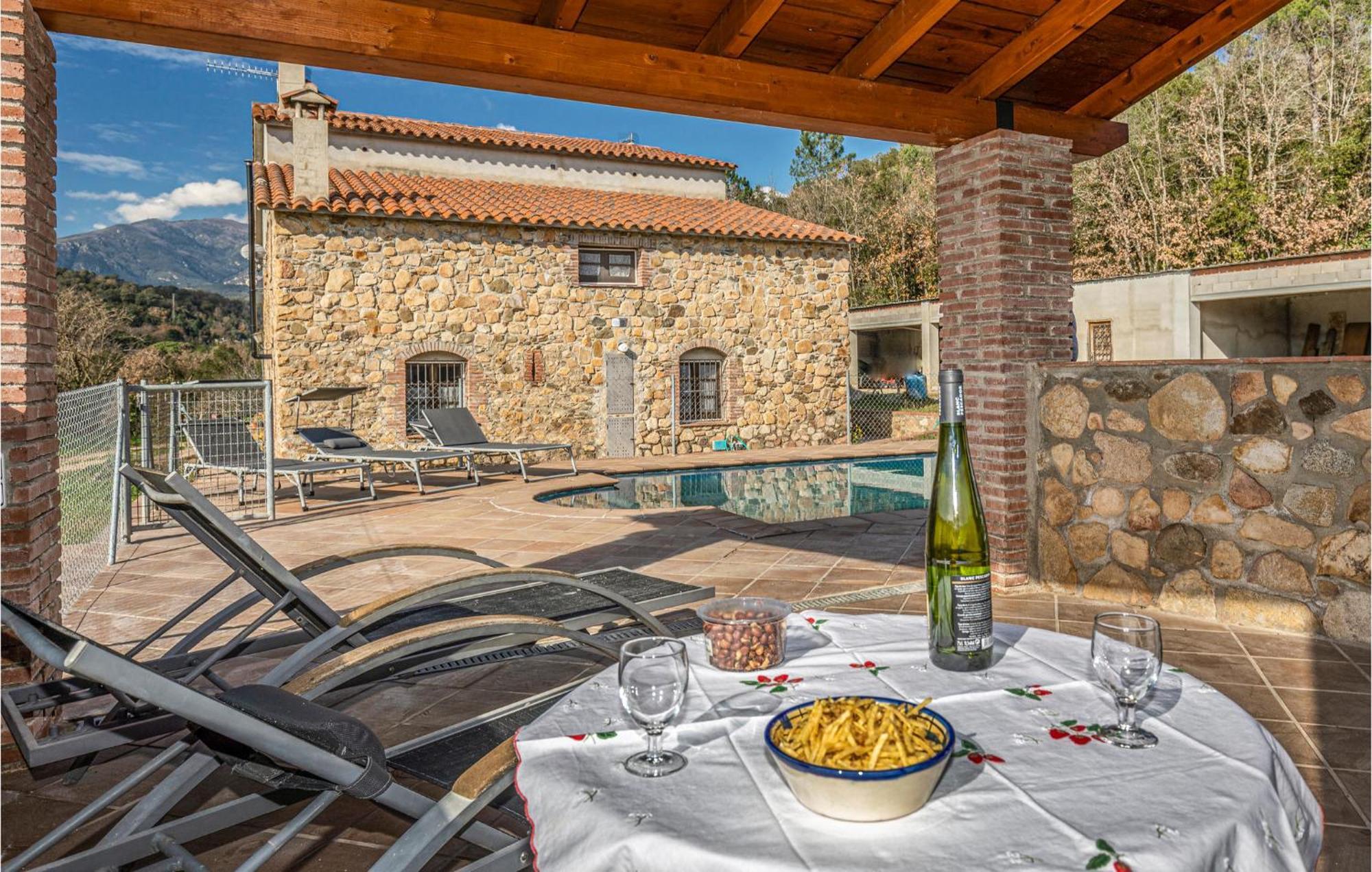 Awesome Home In Riells I Viabrea With Wifi Breda エクステリア 写真