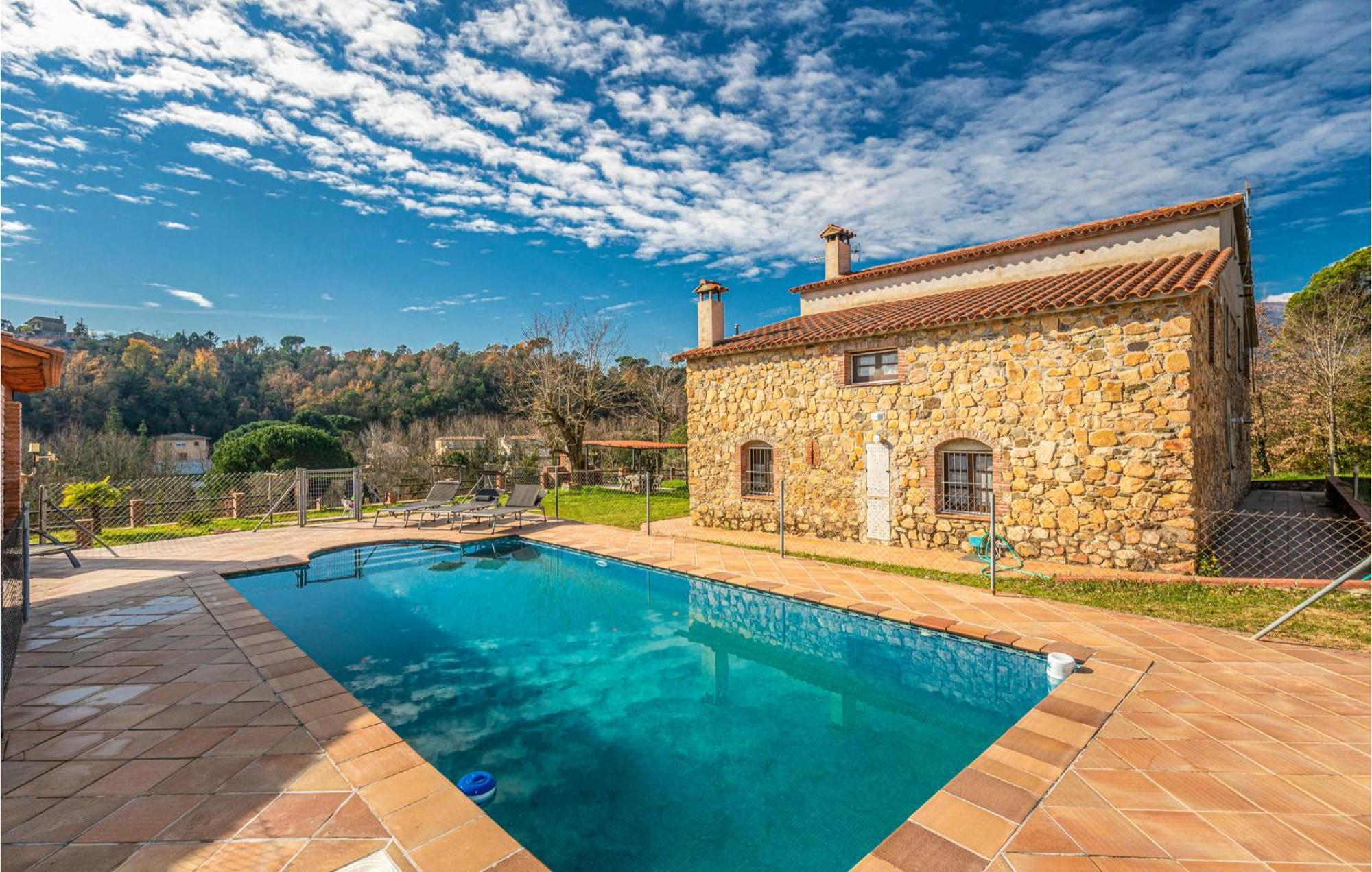 Awesome Home In Riells I Viabrea With Wifi Breda エクステリア 写真