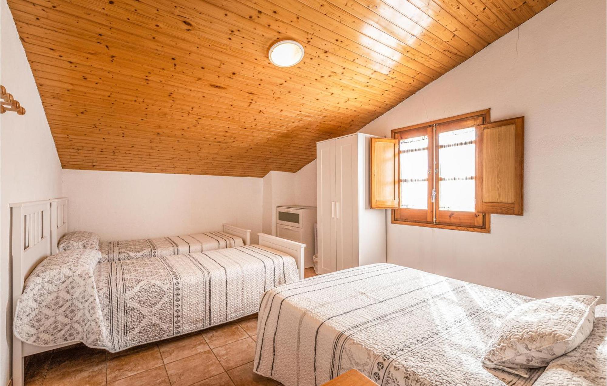 Awesome Home In Riells I Viabrea With Wifi Breda エクステリア 写真