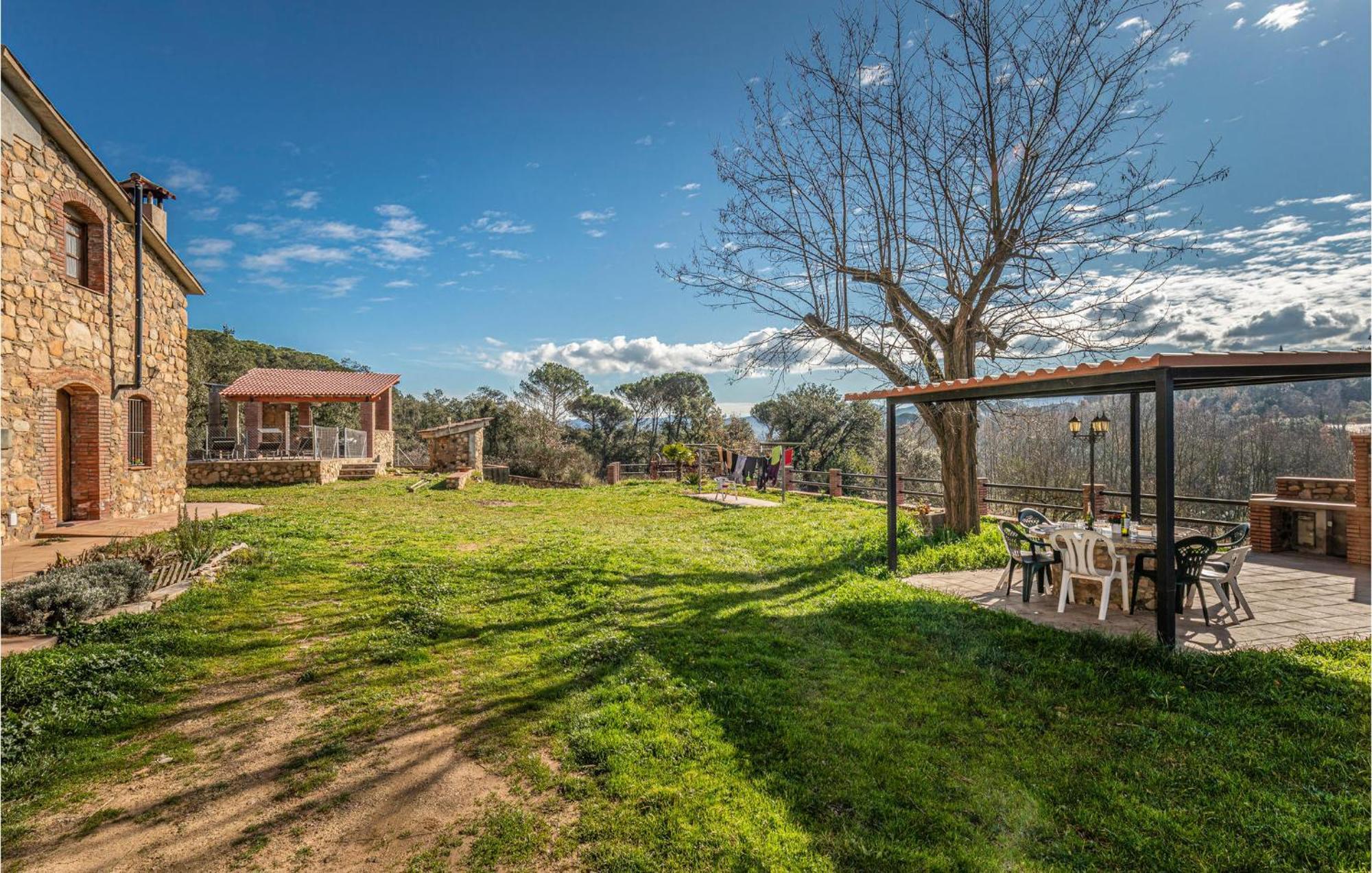 Awesome Home In Riells I Viabrea With Wifi Breda エクステリア 写真